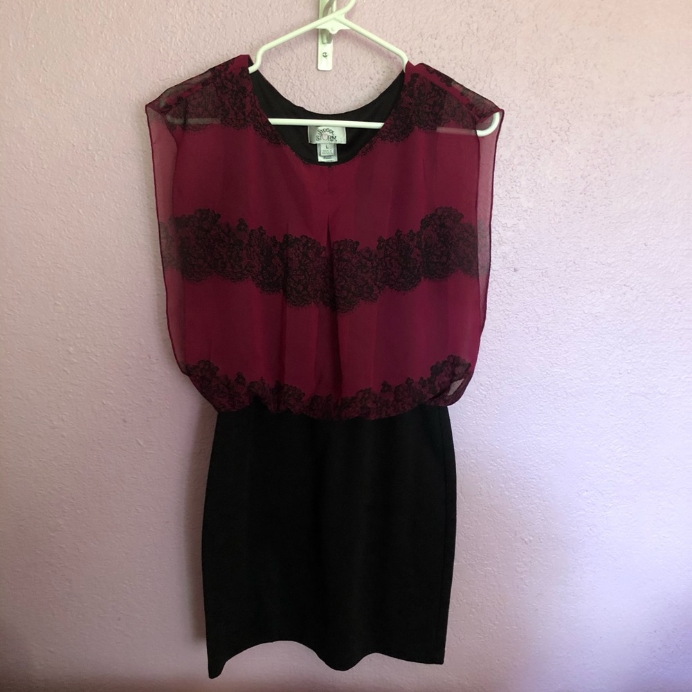 Burgundy/black dress